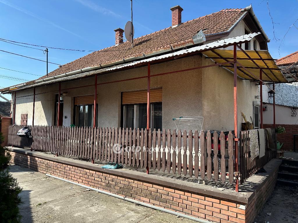 Eladó családi ház Cegléd