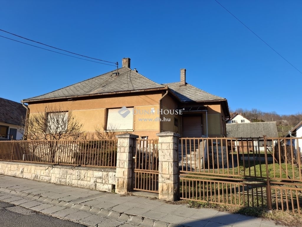 Eladó családi ház Mecseknádasd
