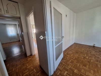 Eladó lakás Pécs