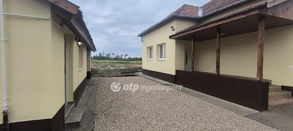 Eladó családi ház Csanytelek