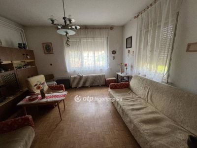 Eladó családi ház Újszilvás