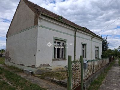 Eladó családi ház Tét